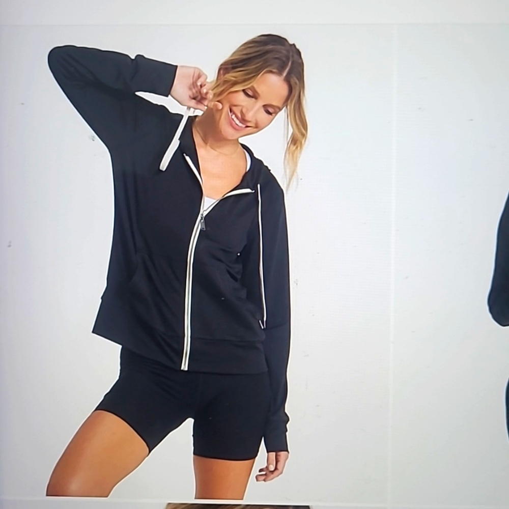 Vuori Performance Hoodie